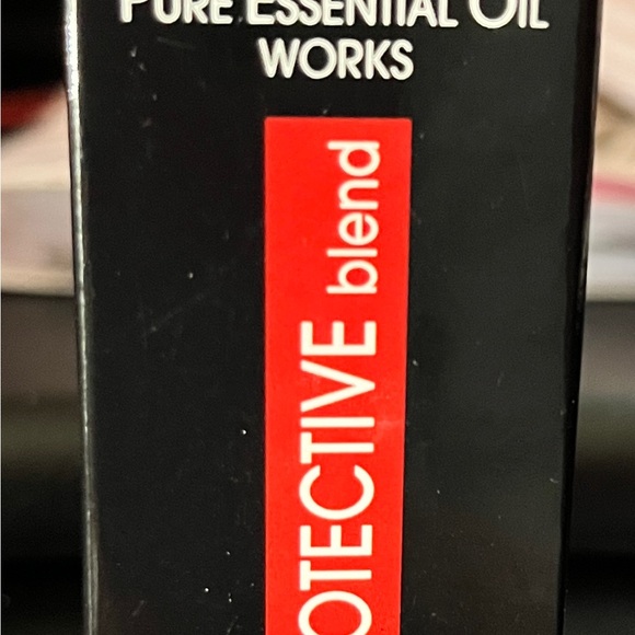 Pure Essential Oil Works Protective Blend - Picture 1 of 4